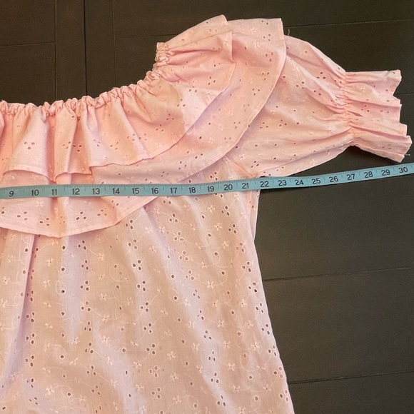 Off-Shoulder Pink Eyelet Blouse - Picture 4 of 8
